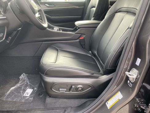 New 2025 Jeep Grand Cherokee Limited w/ Trailer Tow Package image 9