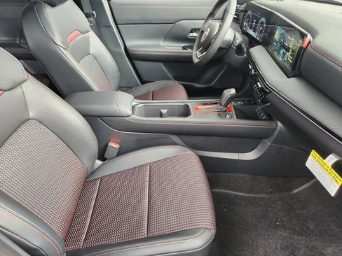 New 2025 Nissan Kicks SR image 10