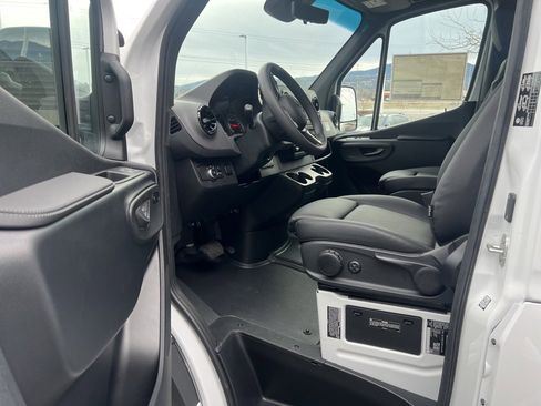 Used 2024 Mercedes-Benz Sprinter 4500 image 20