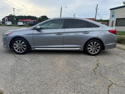 Used 2017 Hyundai Sonata Sport FWD image 2
