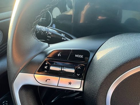 Used 2025 Hyundai Elantra Limited image 21