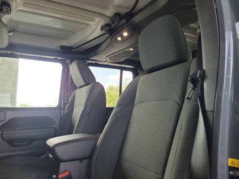 New 2026 Jeep Gladiator Willys AWD/4WD image 18