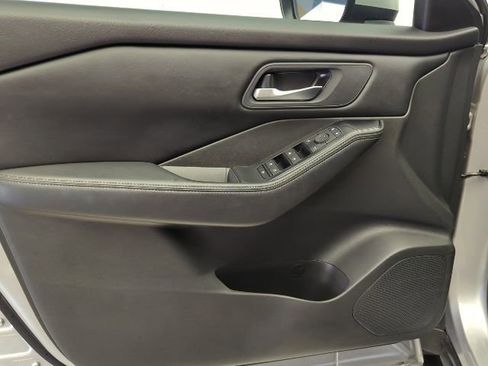 Used 2024 Nissan Rogue SV image 23