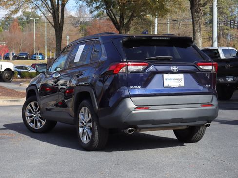 Used 2021 Toyota RAV4 XLE Premium image 3