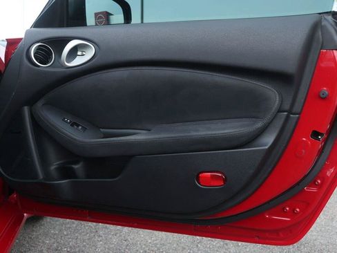 Used 2014 Nissan 370Z Touring w/ Navigation Package RWD image 5