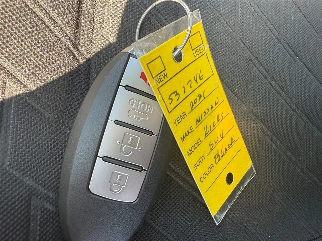 Used 2021 Nissan Kicks SV FWD image 35