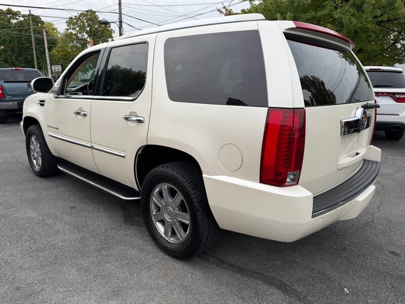 Used 2007 Cadillac Escalade AWD w/ Information Package image 5