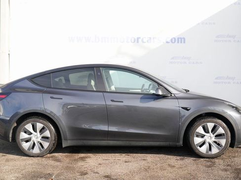 Used 2023 Tesla Model Y 2WD image 7