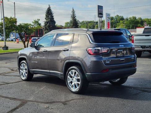 Used 2023 Jeep Compass Latitude AWD/4WD image 3