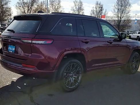 New 2026 Jeep Grand Cherokee Summit w/ Obsidian Package image 8