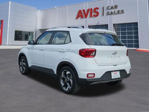 Used 2025 Hyundai Venue SEL FWD image 3