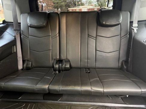 Used 2015 Cadillac Escalade Premium image 16