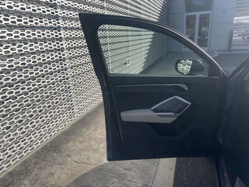 Certified 2025 Audi Q3 2.0T Premium Plus w/ Premium Plus Package image 21