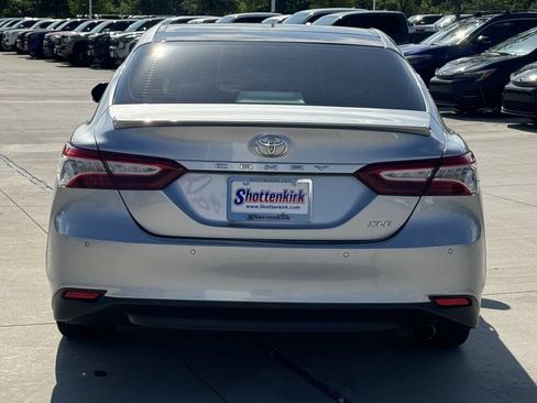 Used 2018 Toyota Camry XLE FWD image 5