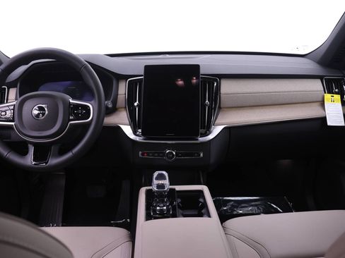 Certified 2025 Volvo XC90 B5 Plus AWD/4WD image 8