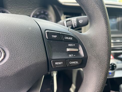 Used 2019 Hyundai Elantra SE w/ Cargo Package FWD image 10