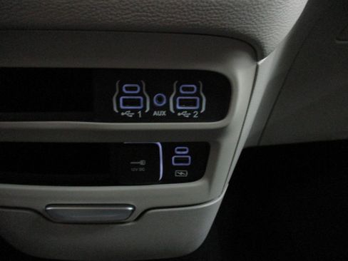 Used 2022 Chrysler Pacifica Touring-L image 24