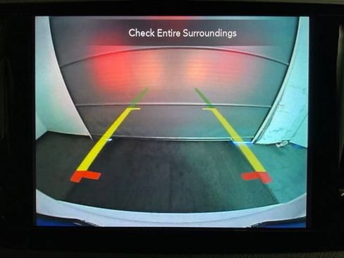 Used 2020 Chrysler Pacifica Limited FWD image 16