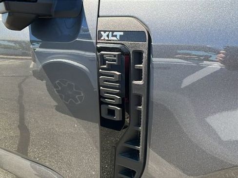 New 2026 Ford F250 XLT w/ XLT Premium Package AWD/4WD image 9