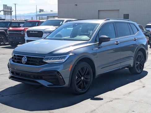 Used 2022 Volkswagen Tiguan SE R-Line AWD/4WD image 10
