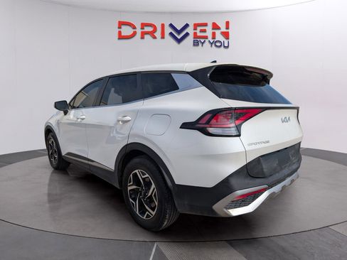 Used 2023 Kia Sportage LX image 3