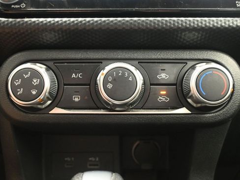 Used 2024 Nissan Kicks SV image 12