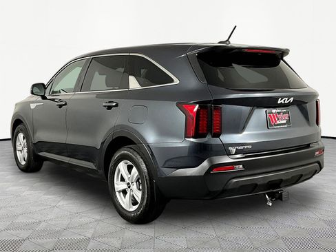Used 2023 Kia Sorento LX FWD image 4