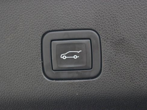 Used 2023 GMC Yukon SLT w/ SLT Premium Package image 14