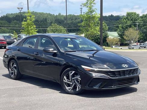 Used 2025 Hyundai Elantra Sport FWD image 1