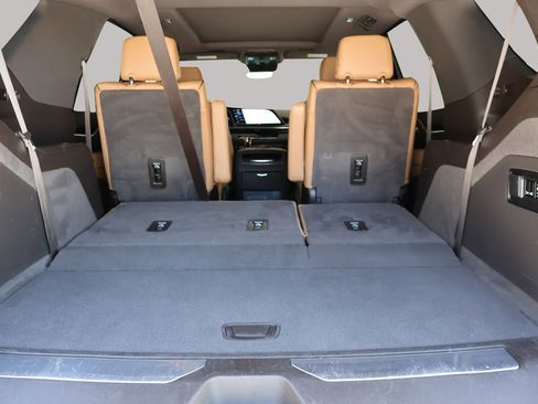 Used 2023 Cadillac Escalade Premium Luxury w/ Performance Package AWD/4WD image 18