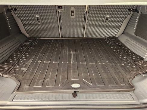 New 2026 Land Rover Defender 110 X-Dynamic SE image 21