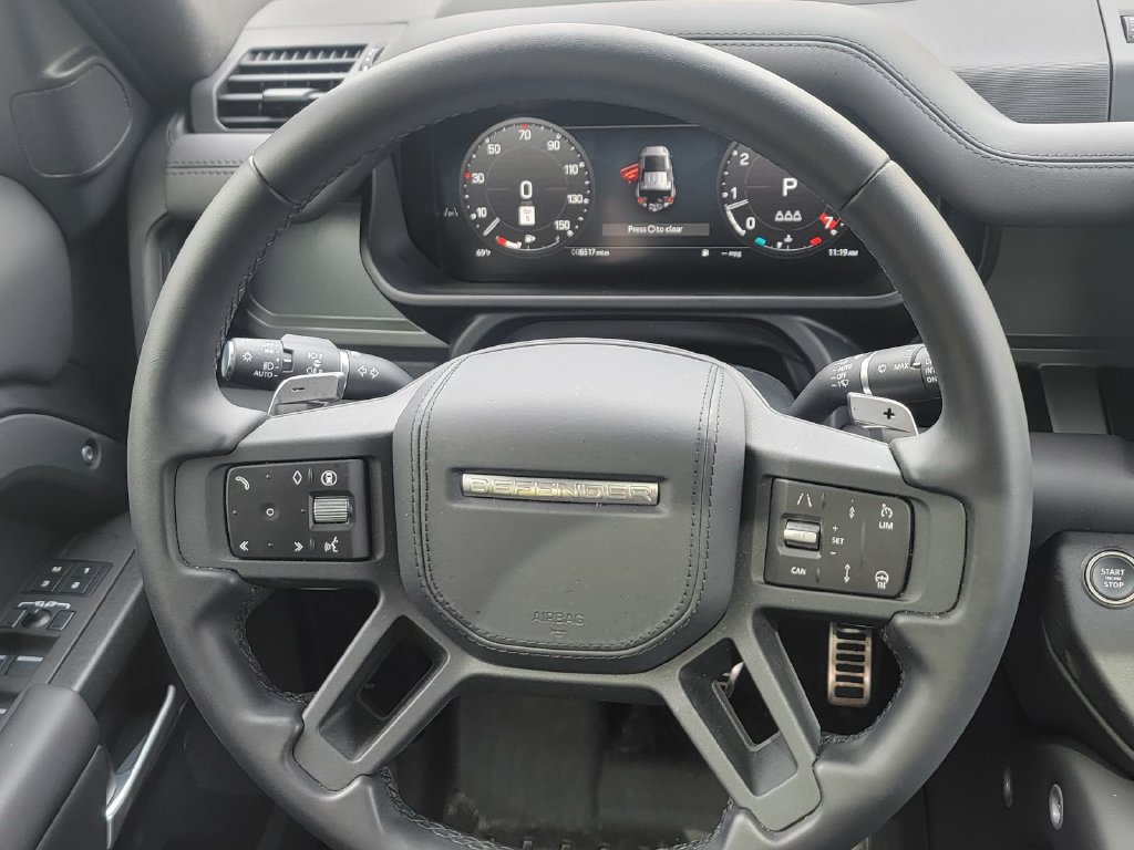 Used 2025 Land Rover Defender 110 V8 AWD/4WD image 19