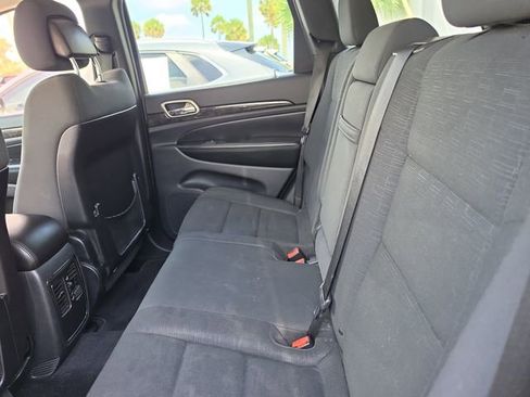 Used 2011 Jeep Grand Cherokee Laredo RWD image 11