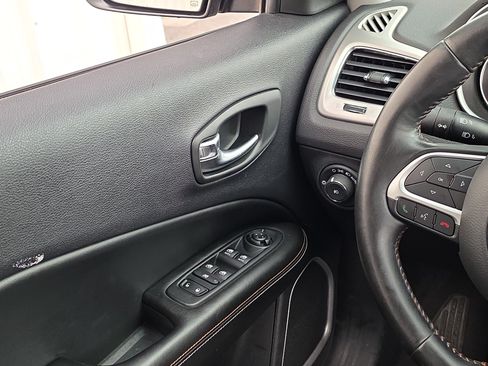 Used 2019 Jeep Compass Latitude w/ Popular Equipment Group FWD image 21