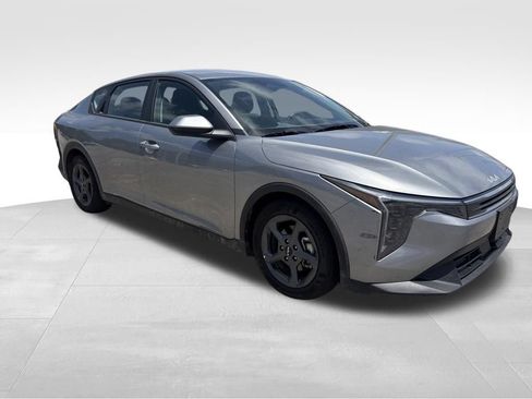 Certified 2025 Kia K4 FWD image 12