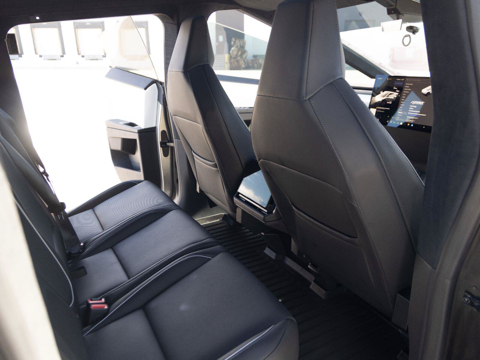 Used 2024 Tesla Cybertruck Cyberbeast AWD/4WD image 40