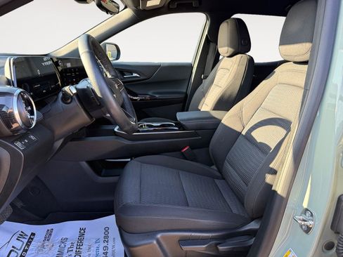 Used 2025 Chevrolet Equinox LT w/ Safety and Technology Package FWD image 10
