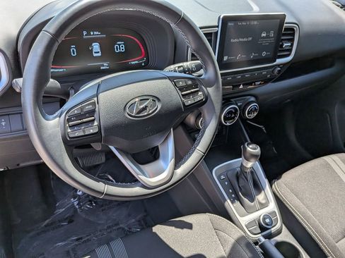 Used 2025 Hyundai Venue SEL FWD image 14