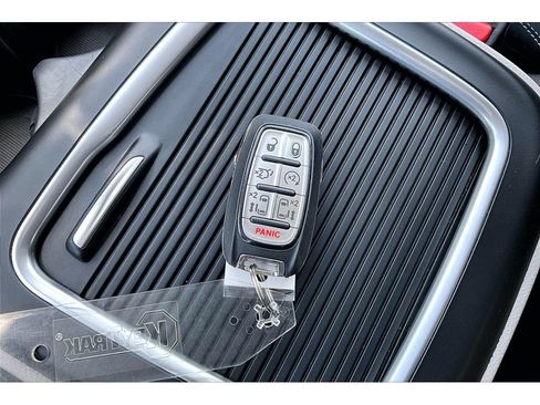 Used 2024 Chrysler Pacifica Touring-L FWD image 54