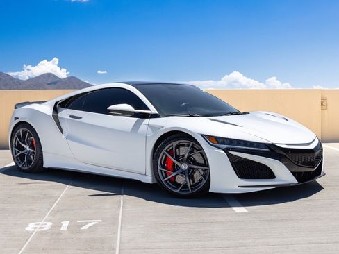 Used 2017 Acura NSX AWD/4WD image 4