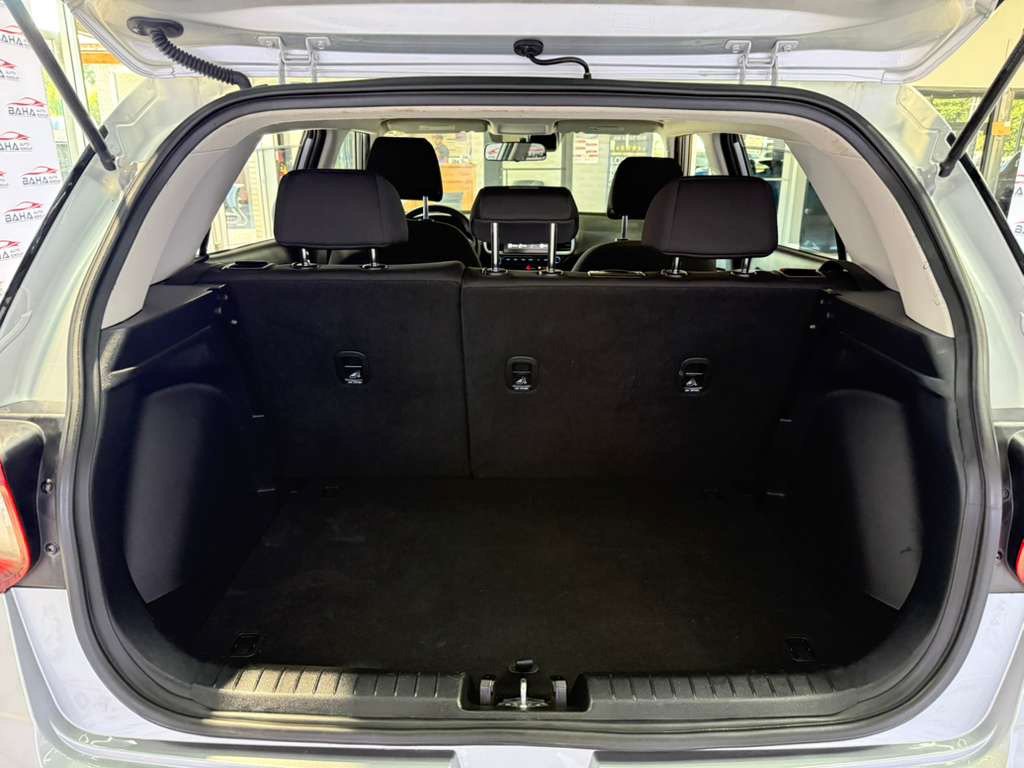 Used 2021 Hyundai Venue SE FWD image 43