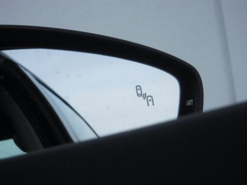 Used 2020 Volkswagen Passat 2.0T R-Line image 33