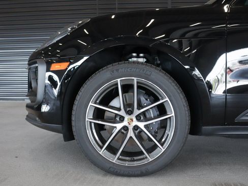 Used 2026 Porsche Macan AWD/4WD image 7