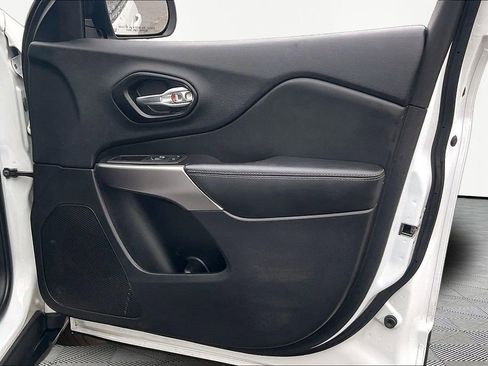 Used 2022 Jeep Cherokee Limited image 31