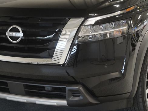 Used 2024 Nissan Pathfinder Platinum w/ Cargo Package AWD/4WD image 6