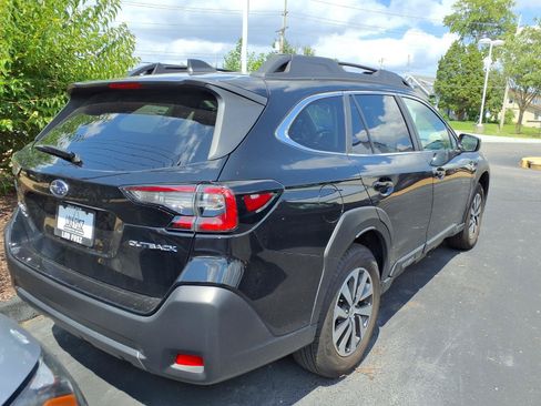 Used 2025 Subaru Outback Premium AWD/4WD image 2