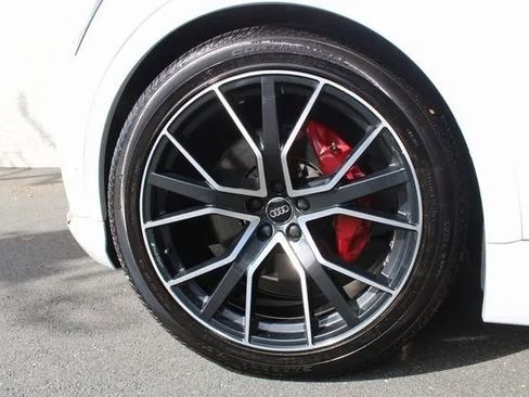 Used 2019 Audi Q8 Prestige w/ Luxury Package image 15