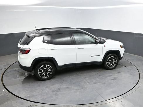 Used 2025 Jeep Compass Trailhawk AWD/4WD image 37