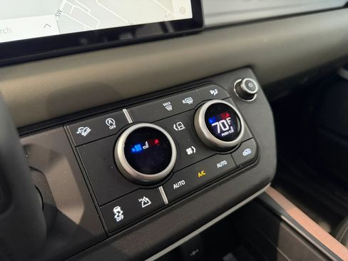 Used 2024 Land Rover Defender 110 X-Dynamic SE image 16