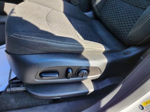 Used 2019 GMC Terrain SLE w/ Driver Convenience Package image 28